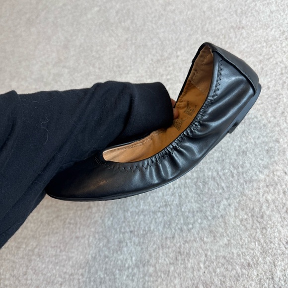 Time and Tru Women's Classic Black Flats - Picture 3 of 5